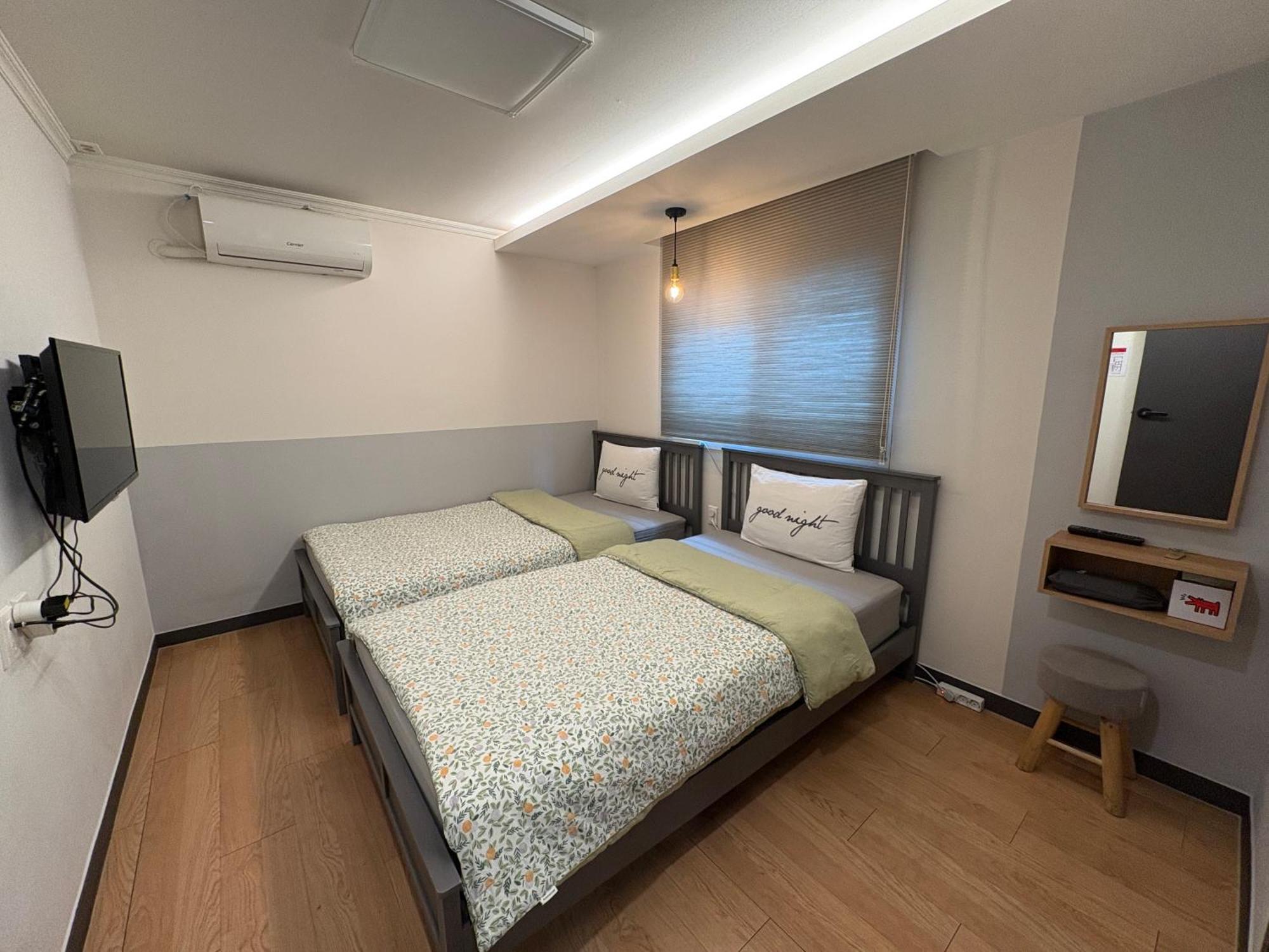 Heima Guesthouse Hongdae Сеул Экстерьер фото